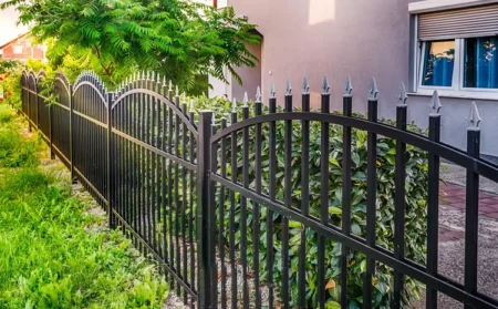 11 Stunning Aluminum Fence Styles for Your Front Yard