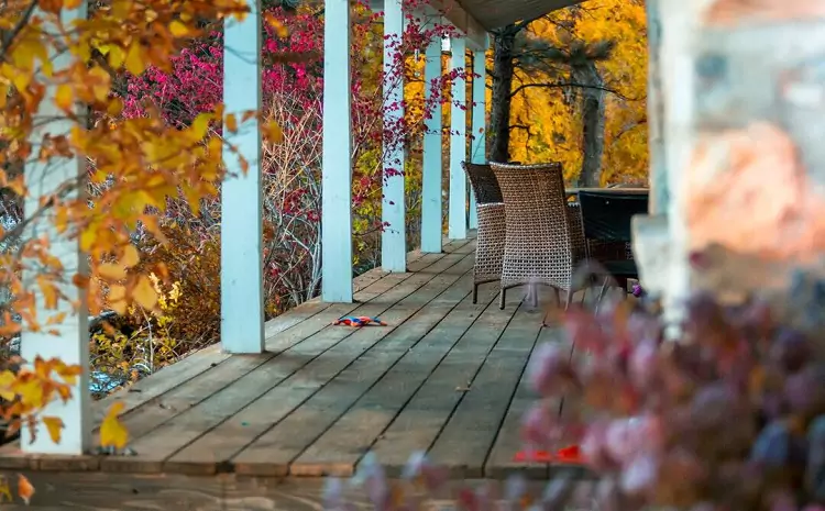 The Top Materials to Pair with Wood Deck Rails for a Cohesive Deck Design