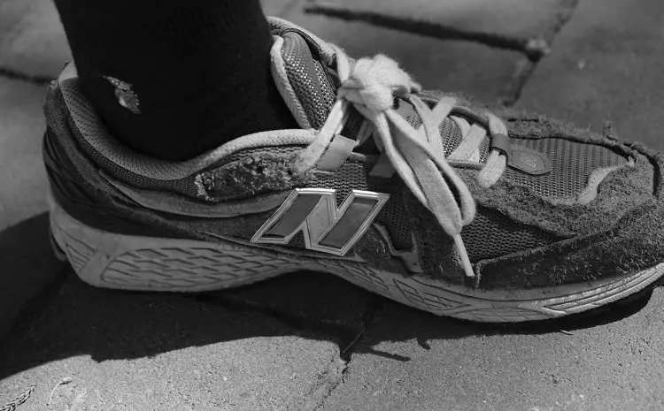6 Stylish Ways to Wear Grey New Balance Shoes for Any Occasion